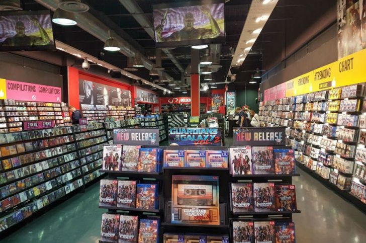 golden-discs-instore-promotion-900x675-min